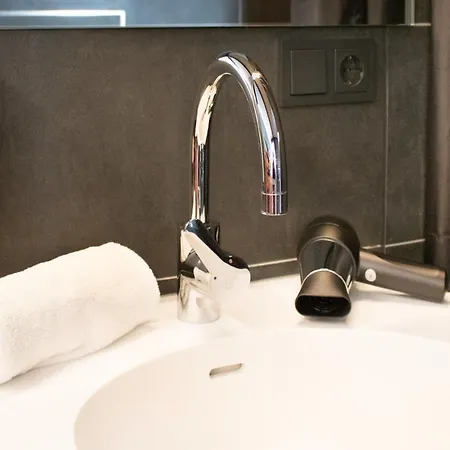 Rhe By Wmm Hotel